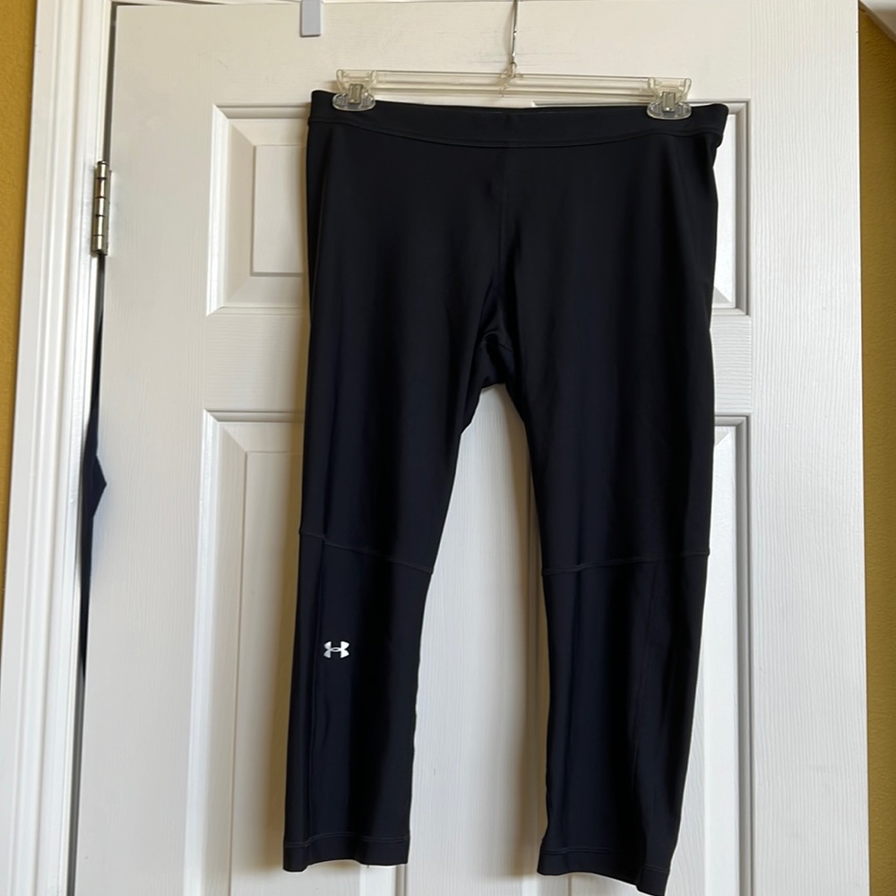 Under Armour atheltic  / casual pants ( NWT)
      (Cropped style )